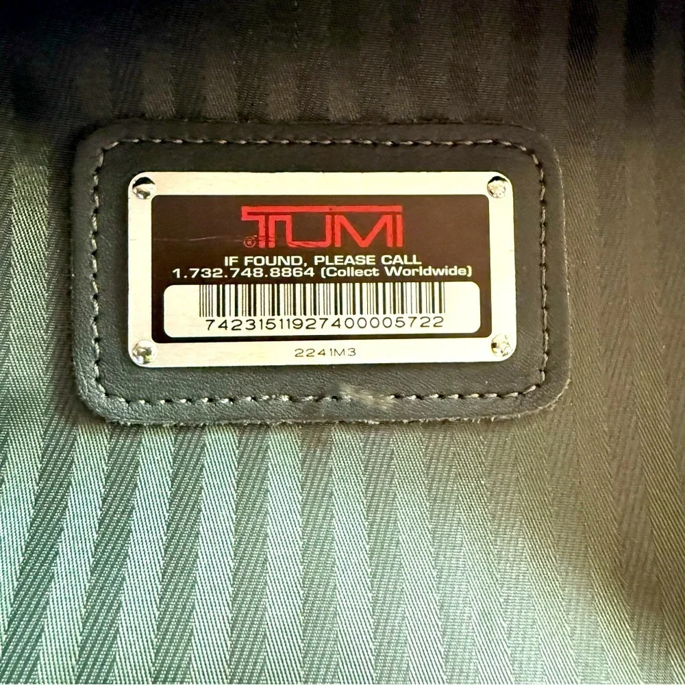 VTG 2241M3 Tumi Alpha 2 Wheeled Large Garment/Suitcase Travel Bag
